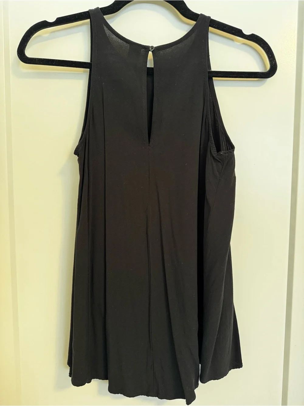 Old navy high neck sleeveless tank top - Picture 2 of 2